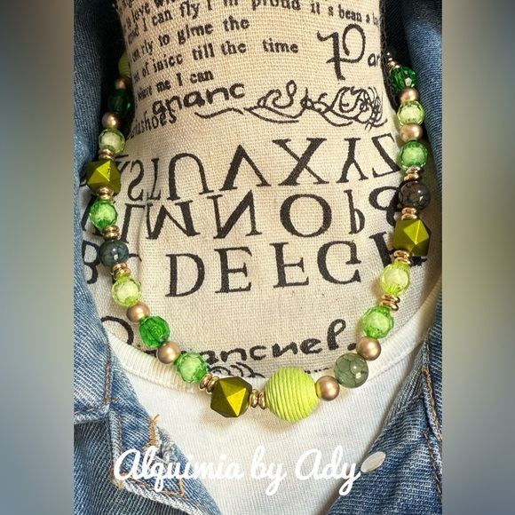 Apple green beads layered overlapped short necklace agate - Picture 1 of 4